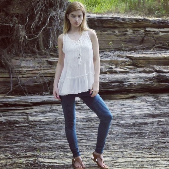 Lace Trimmed Ruffle Tank - Picture 3 of 8